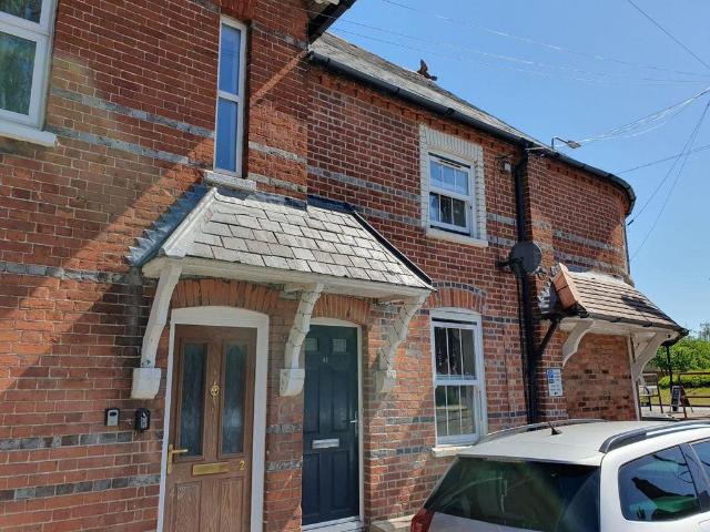 Newtown Road, Newbury 2 bed terraced house to rent £1,250 pcm £288 pw