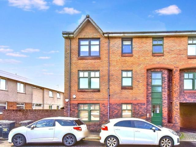 Newtown Street, Kilsyth G65, 2 bed flat to rent, £750 pcm | PrimeLocation