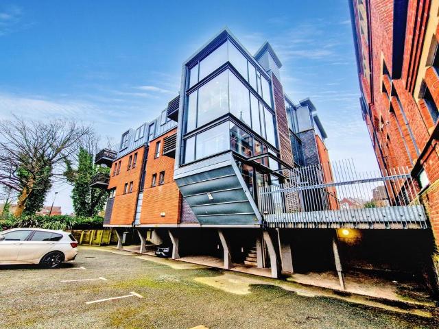 Newtown Street, Prestwich, M25 1HU, United Kingdom | 2 bed apartment for rent #140657712 | Rentberry