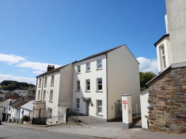 Newynn Court, Bideford 2 bed flat to rent £800 pcm £185 pw