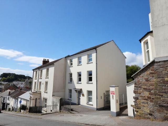 Newynn Court, Bideford EX39, 2 bed flat to rent, £750 pcm | PrimeLocation