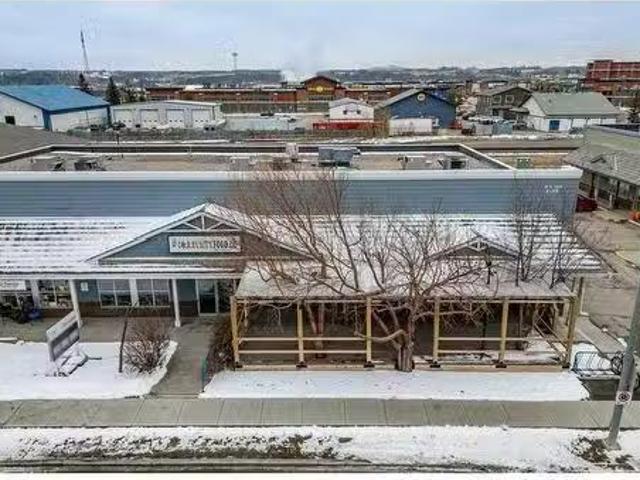 Nice 3 185 First Street East, Cochrane, AB, T4C 1B1 commerci.
