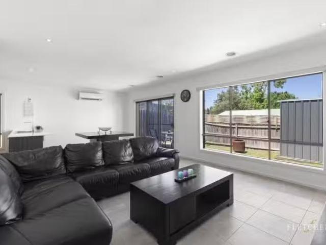 Rental! 3 White Flats Terrace, Croydon VIC 3136 House Auction