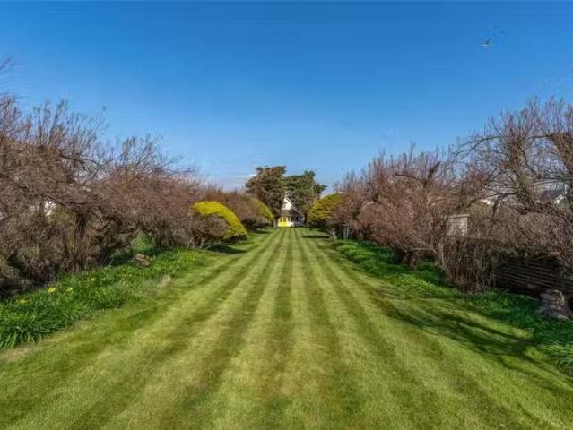 New 3 BA 4 bedroom detached house for rent in South Drive, Fer.