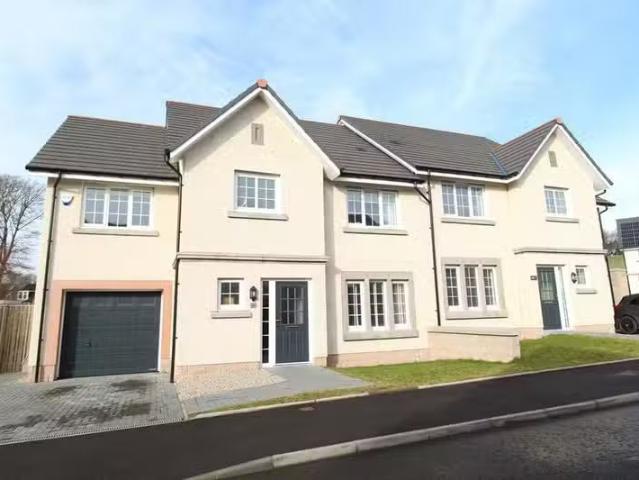 Nice 3 BA 4 bedroom semi detached house for rent in West Craig.