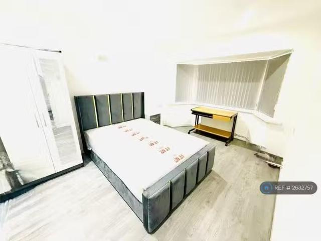 Cheap 3 BA 1 bedroom house share for rent in Edwards Road, Bir.