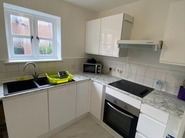 New 3 Bed House, in Canary Easy References