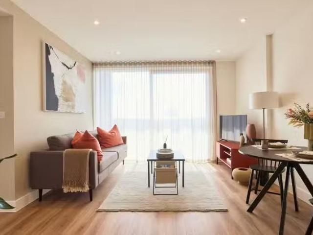 Charming 3 bedroom apartment for rent in Cherry Orchard Road.