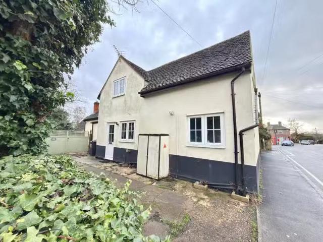 Rental! 3 bedroom cottage for rent in North Street, CM9