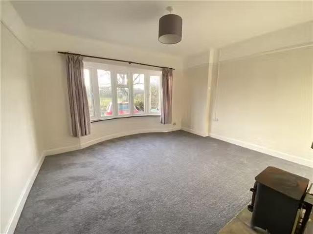 Rental! 3 bedroom detached bungalow for rent in Holywell, East.