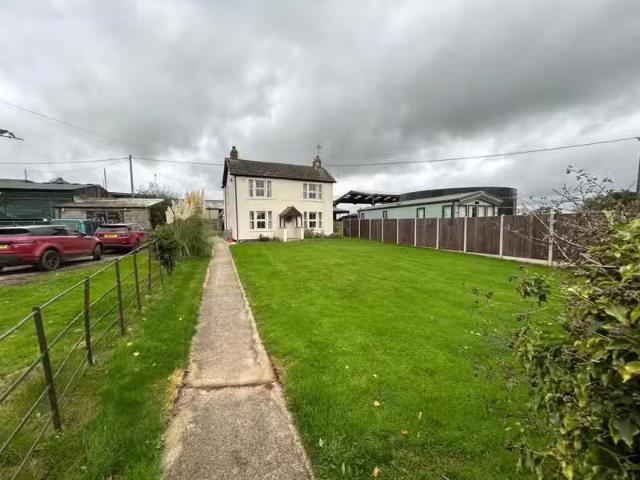 Unique 3 bedroom detached house for rent in Buckland Newton, D.