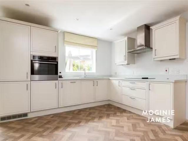 Cozy 3 bedroom detached house for rent in Ffordd Cwellyn, Cync.