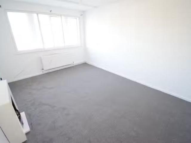Charming 3 bedroom detached house for rent in Heathcliffe Clos.
