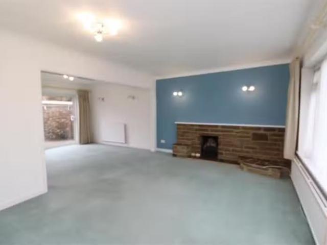 Nice 3 bedroom detached house for rent in Lawrence Gardens, He.