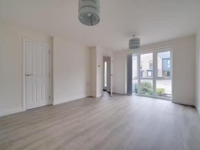 Unique 3 bedroom detached house for rent in Sandpit Lane, Nort.