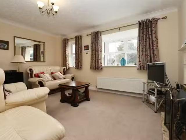Deal! 3 bedroom detached house for rent in Smallmoor Chase, Wa.