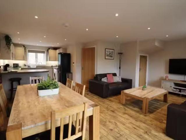 Charming 3 bedroom end of terrace house for rent in The Old Sa.