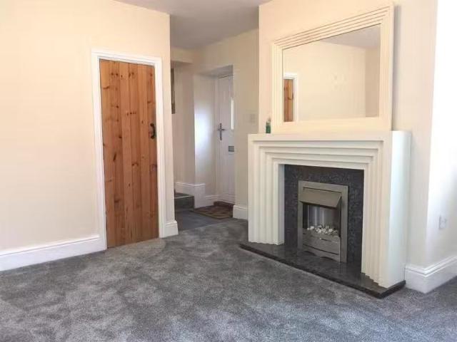 Deal! 3 bedroom end of terrace house for rent in Town Head, De.
