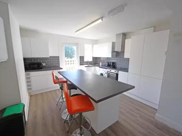 Cozy 3 bedroom flat for rent in Wimborne Road, Winton, Bournem.