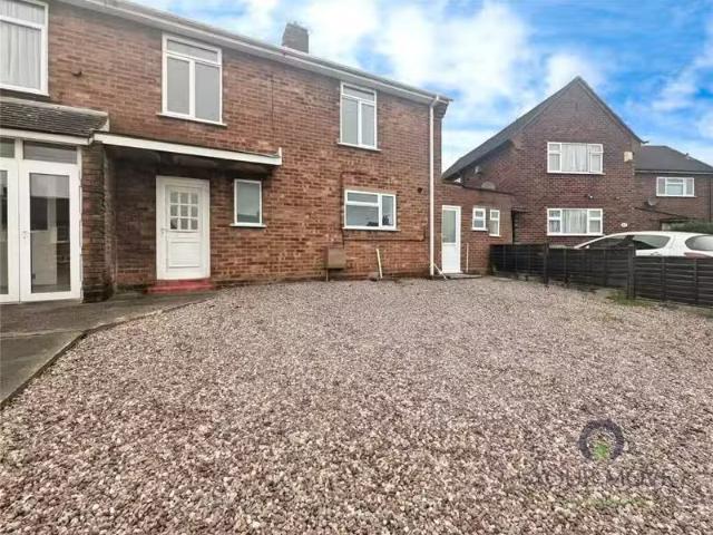 Just in! 3 bedroom house for rent in Bishop Hall Crescent, Bro.