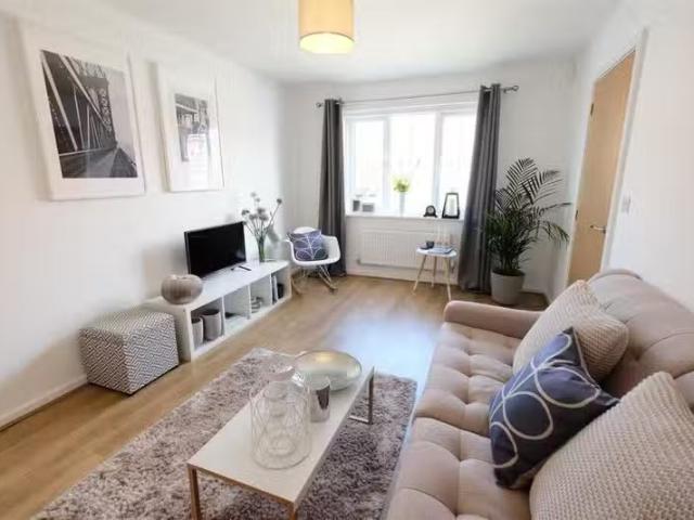 Cheap 3 bedroom semi detached house for rent in Cromwell Road.