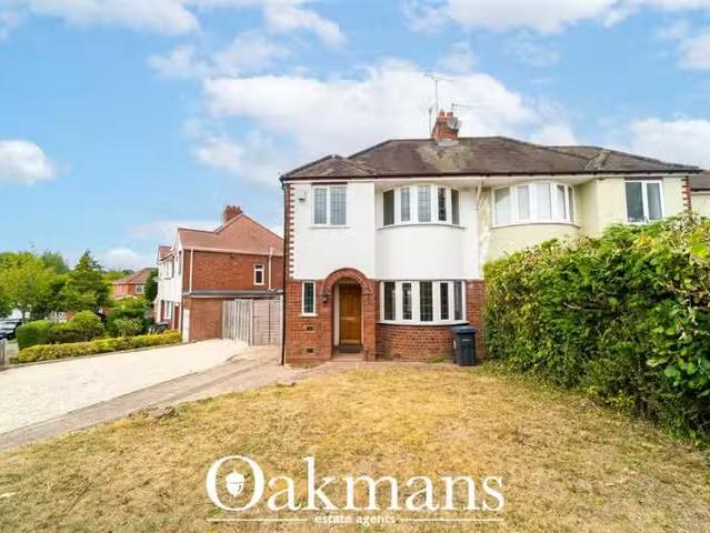 Charming 3 bedroom semi detached house for rent in Glyn Road.