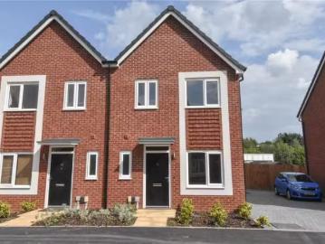 Deal! 3 bedroom semi detached house for rent in Hodington Way.