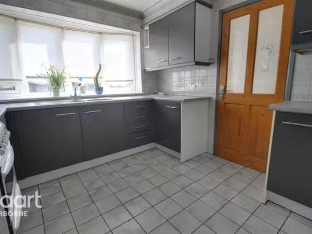 Cozy 3 bedroom semi detached house for rent in Hunnington Clos.
