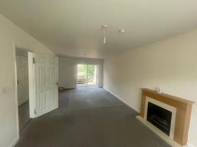 Cozy 3 bedroom semi detached house for rent in Rippingille Roa.