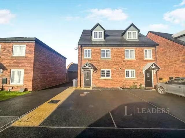 Cozy 3 bedroom semi detached house for rent in Winder Close, N.