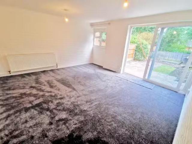 Charming 3 bedroom terraced house for rent in Minden Grove, Bi.