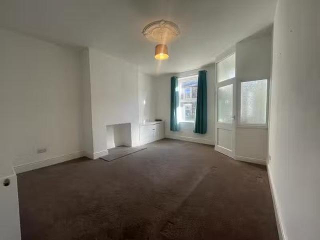 Unique 3 bedroom terraced house for rent in Burnley Road, Brie.