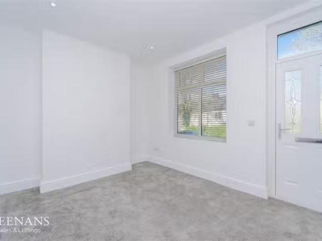 Deal! 3 bedroom terraced house for rent in Glen Street, Colne.