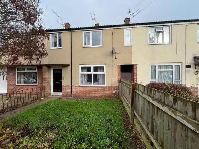 Nice 3 bedroom terraced house for rent in Thackeray Street, De.