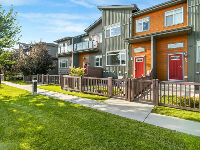 NEW! 3 bedroom townhome Granville w/AC! & Green Space