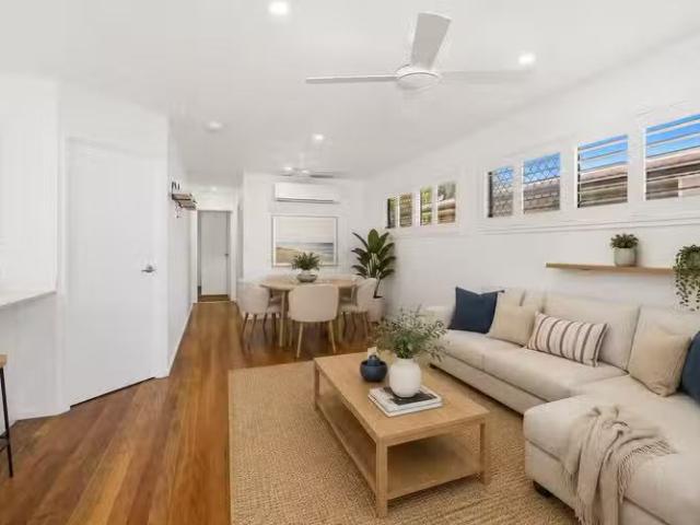 Cheap 3 BR 43 Sixth Avenue, Palm Beach, QLD 4221 House for R.