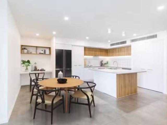 For Rent! 3 BR 4/26 Picnic Point Esplanade, MAROOCHYDORE, QLD.