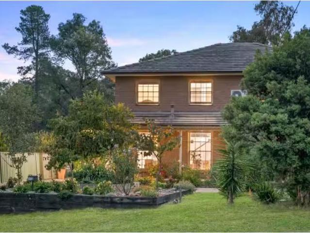 Unique 3 BR 47B Emmett Street, Golden Square House for rent L.