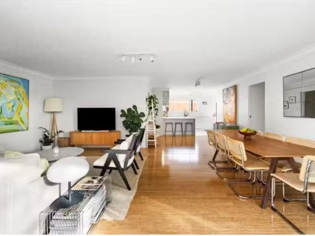 Just in! 3 BR 4/49 Bennett Street, Bondi Beach Apartment for r.