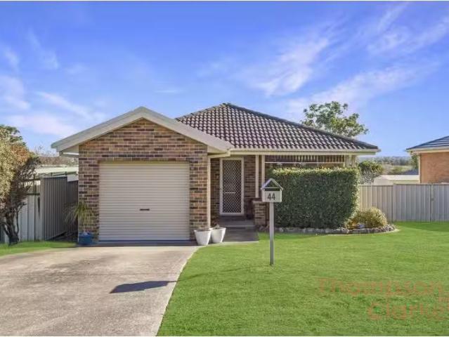For Rent! 3 BR 44 Denton Park Drive, Rutherford House for rent.
