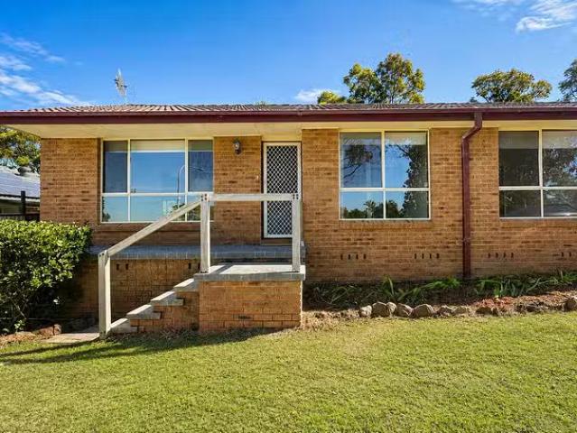 Nice 3 BR 46 Callen Avenue, San Remo, NSW 2262 House for Rent