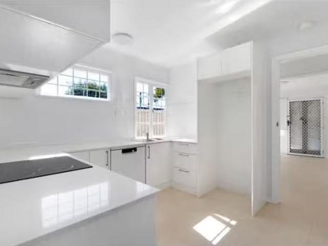 Nice 3 BR 46 Hollywell Road, BIGGERA WATERS House for rent Li.