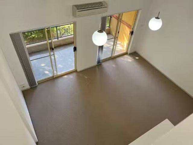 Cheap 3 BR 48/19 25 Fawkner Street, Braddon Apartment for rent.