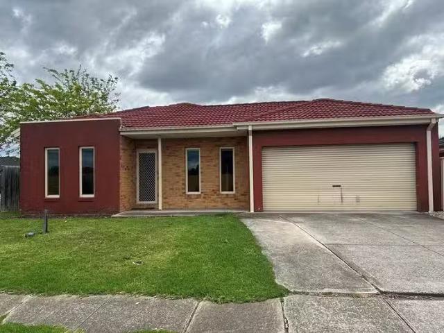 Deal! 3 BR 48 Whistler Crescent, Point Cook, VIC 3030