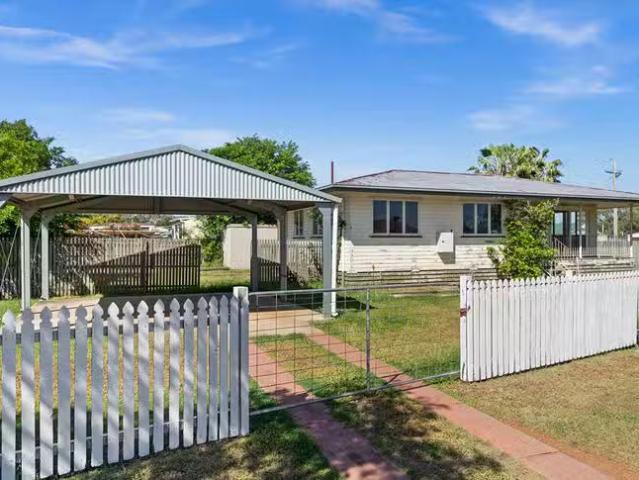 Cheap 3 BR 4 Delray Street, Oakey, QLD 4401