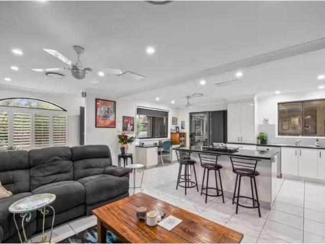 Nice 3 BR 4 Kyooma St, Hillvue House for rent Listed by Steph.