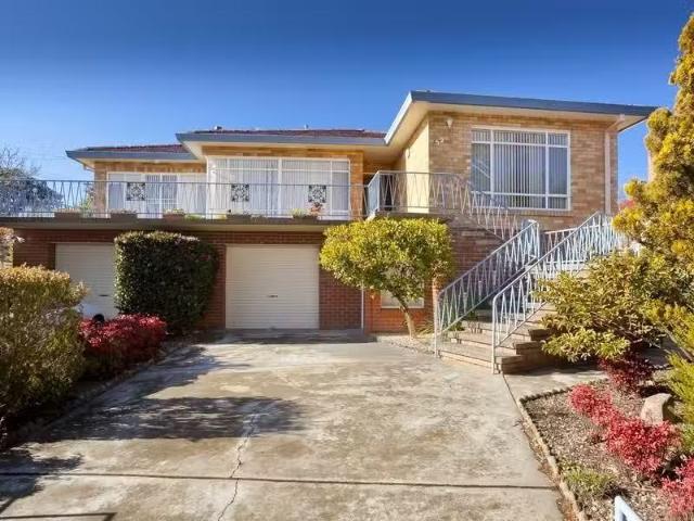 Cheap 3 BR 52A Crest Road, Queanbeyan Apartment for rent List.