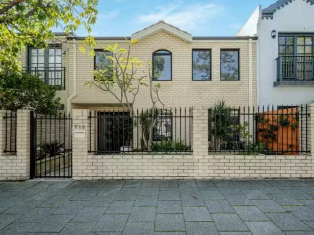 Deal! 3 BR 52B Wittenoom Street, EAST PERTH Townhouse for rent.