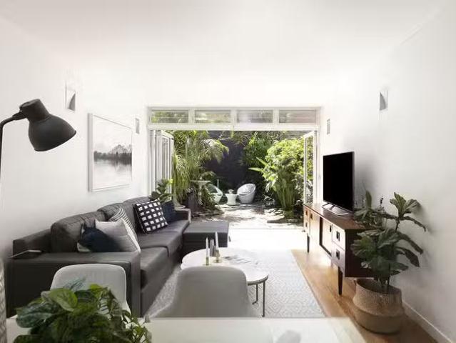 Charming 3 BR 546 Elizabeth Street, Redfern, NSW 2016