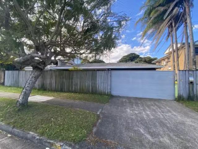 For Rent! 3 BR 55 Coolangatta Road, COOLANGATTA House for rent.